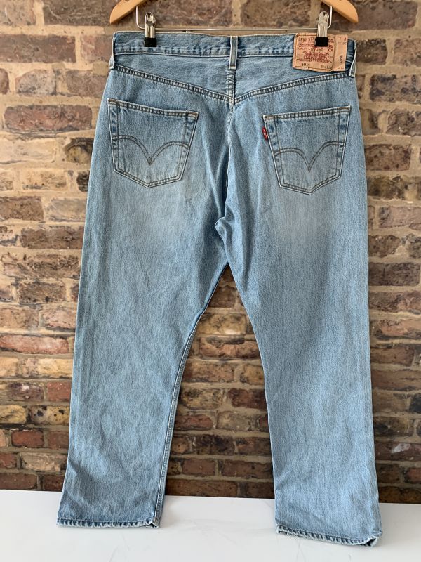 Vintage Levis Iconic 501 Straight Leg Rigid Denim Light Blue Wash Jeans W36 L32