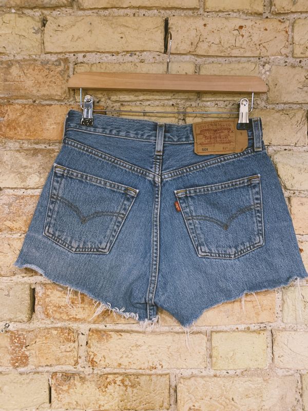 Vintage Levi’s cut off shorts 28”W