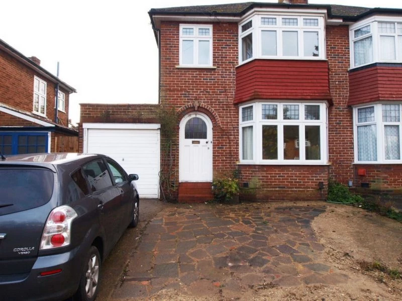 3 bedrooms house, 8 The Vale Southgate London
