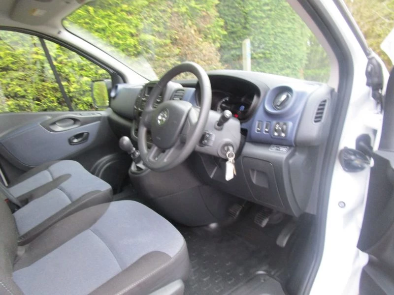 Vauxhall Vivaro 2900 L1 H1 A/C 120ps VAN 11595+vat 2016