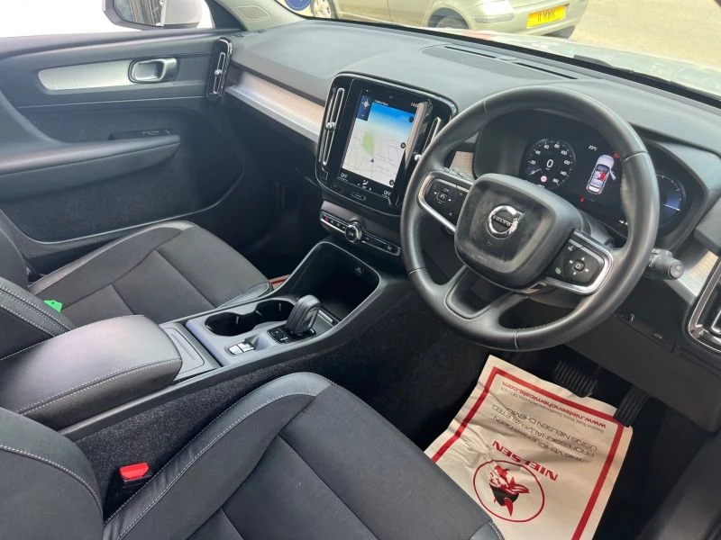 Volvo XC40 2.0 T4 Momentum Auto Euro 6 [s/s] 5dr 2019