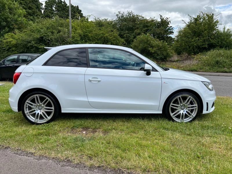 Audi A1 TDI BLACK EDITION 3-Door 1 PREVIOUS OWNER FULL SERVICE HISTORY 2012