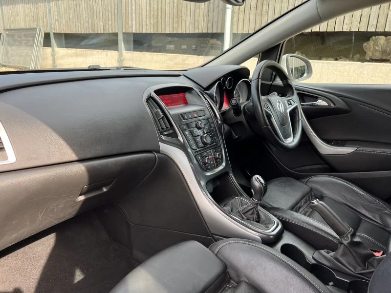 Vauxhall Astra 1.6i 16V Elite 5dr 2013