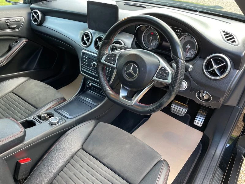 Mercedes-Benz GLA GLA 220 D 4MATIC AMG LINE PREMIUM PLUS 5-Door 2016