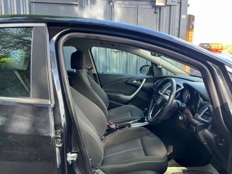 Vauxhall Astra SRI 5-Door 2014