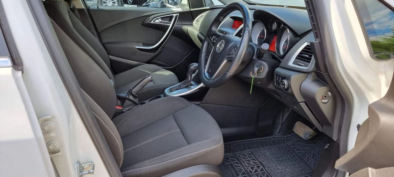 Vauxhall Astra SRI 5-Door 2013