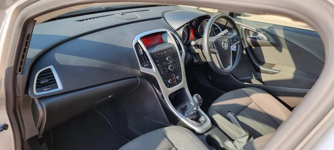 Vauxhall Astra SRI 5-Door 2015