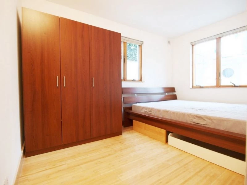 5 bedrooms flat, 23 Flat 1 Hanley Road Finsbury Park London