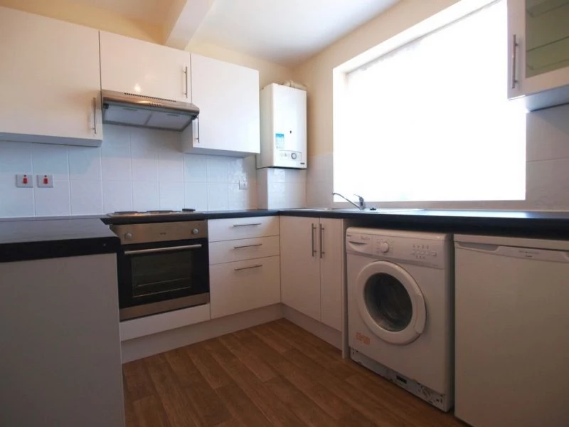 2 bedrooms maisonette, Flat 6 Station Close Finchley Central London