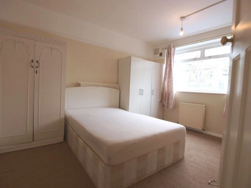2 bedrooms maisonette, Flat 1 Station Close Finchley Central London
