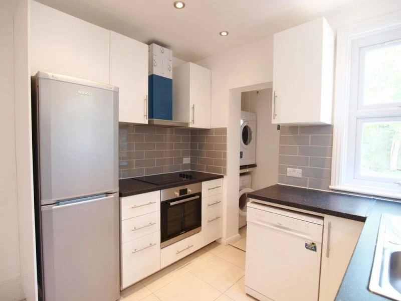 5 bedrooms house, 70 Springfield Road Seven Sisters London