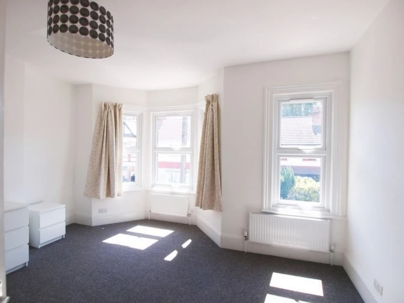 5 bedrooms house, 70 Springfield Road Seven Sisters London