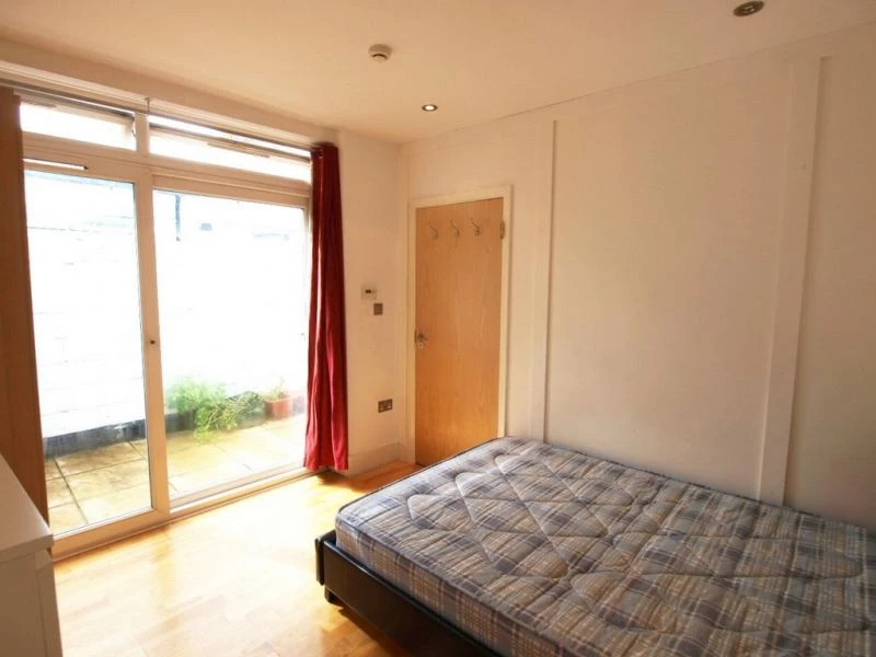 3 bedrooms flat, 452a Flat 1 Hornsey Road Islington London