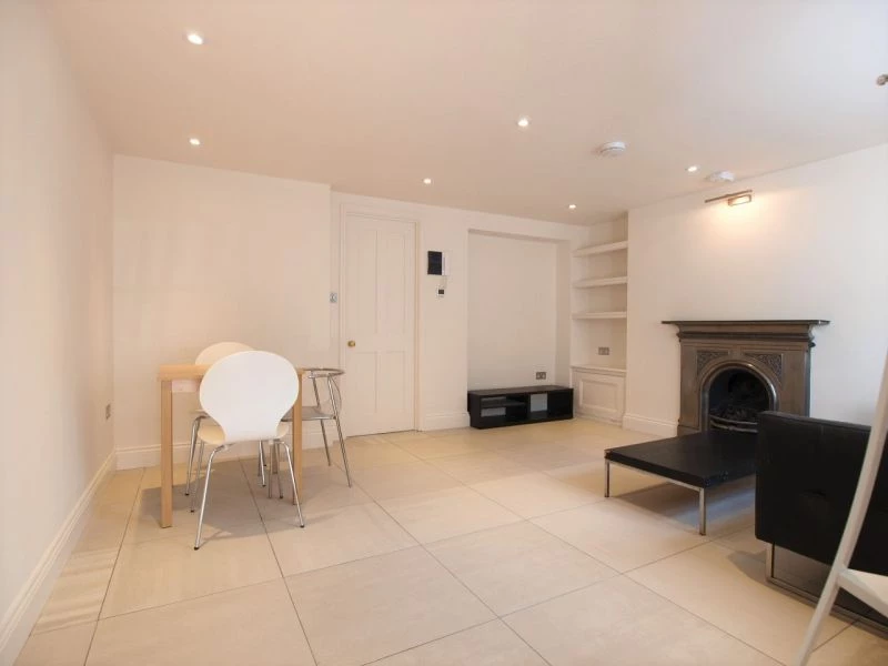 1 bedroom flat, 88 Flat A Amwell Street Islington London