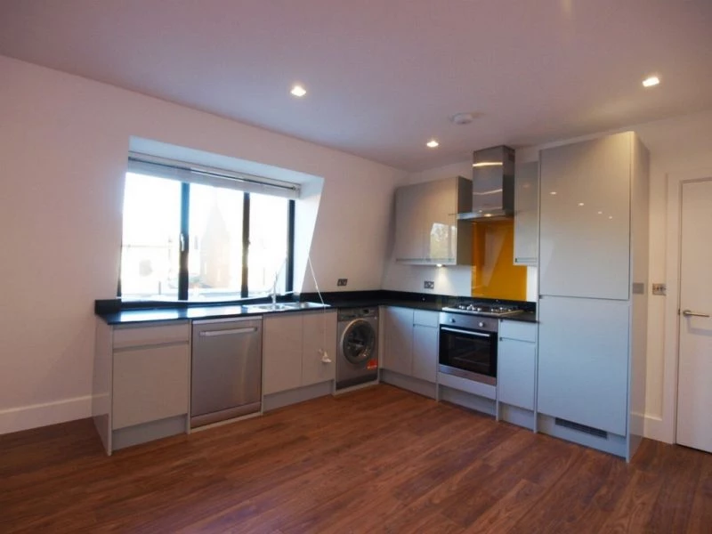 2 bedrooms flat, 12a Flat 4 Thorold Road Bounds Green London