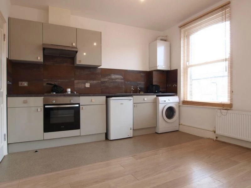 1 bedroom flat, 1 Flat B Daleview Road Manor House London