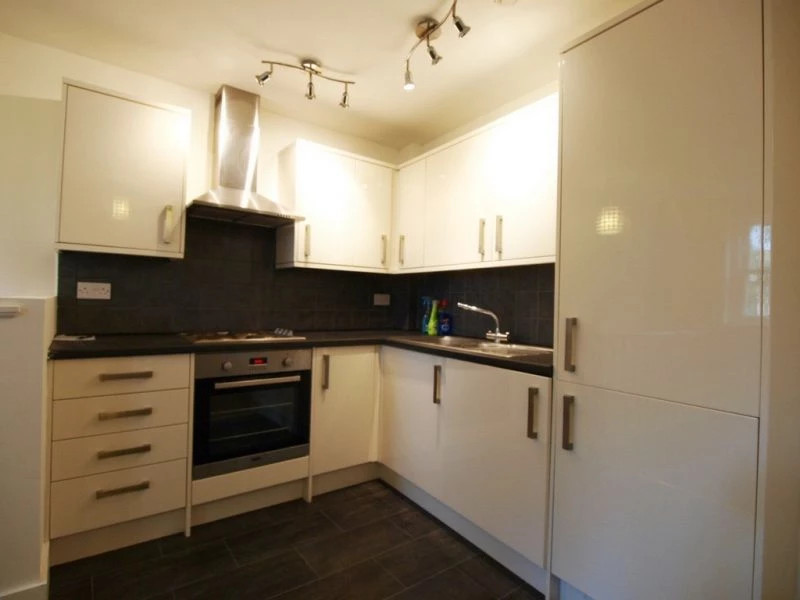 2 bedrooms flat, 71 Flat 2 Lennox Road Finsbury Park London