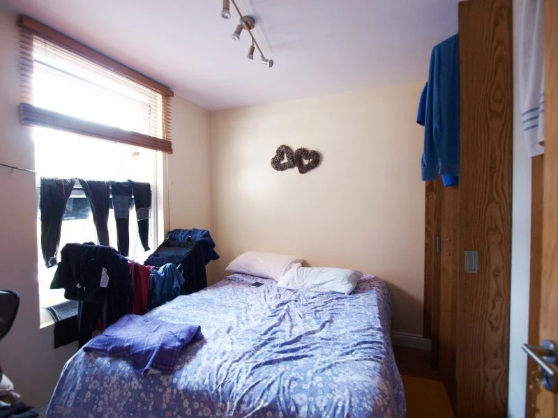 2 bedrooms flat, 282 Flat 1 Hermitage Road Manor House London