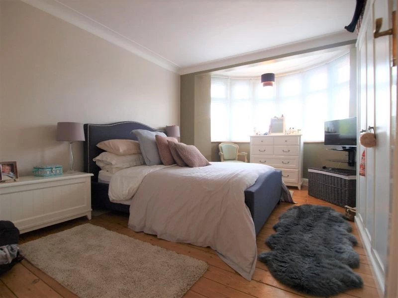 3 bedrooms detached, 38 Broadfields Avenue Winchmore Hill London