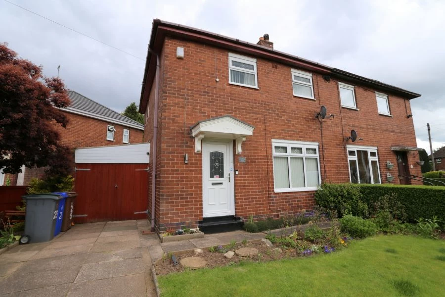3 bedrooms semi detached, 25 Orford Way Blurton Stoke-On-Trent