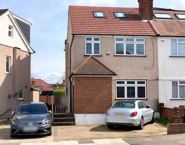 5 bedrooms semi detached, 68 Derwent Drive Hayes Middlesex
