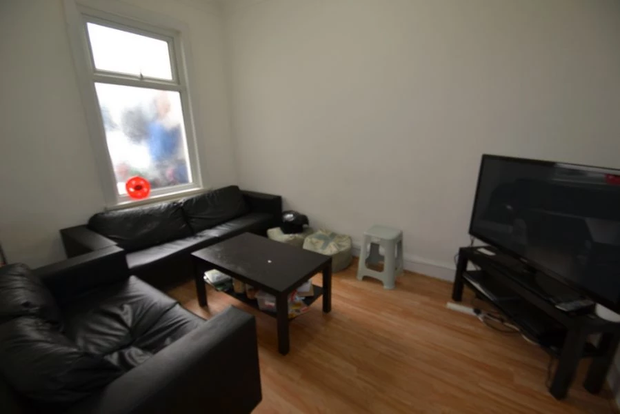 4 bedrooms house, 70 Bristol Rd Forest Gate London