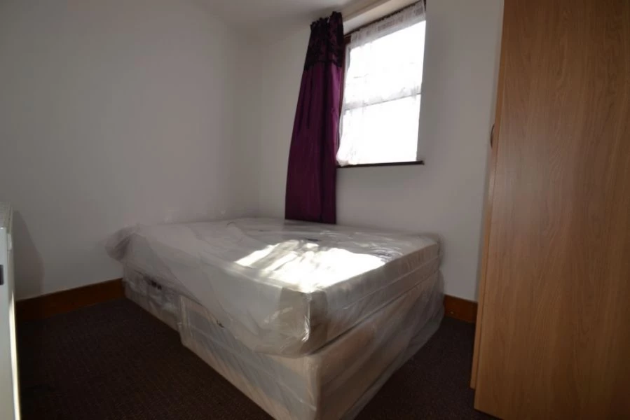 2 bedrooms flat, 52 Wood Street Walthamstow London