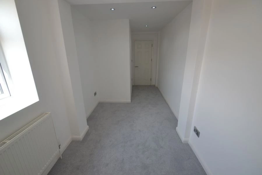 2 bedrooms flat, 38 Flat 3 High Road Chadwell Heath London