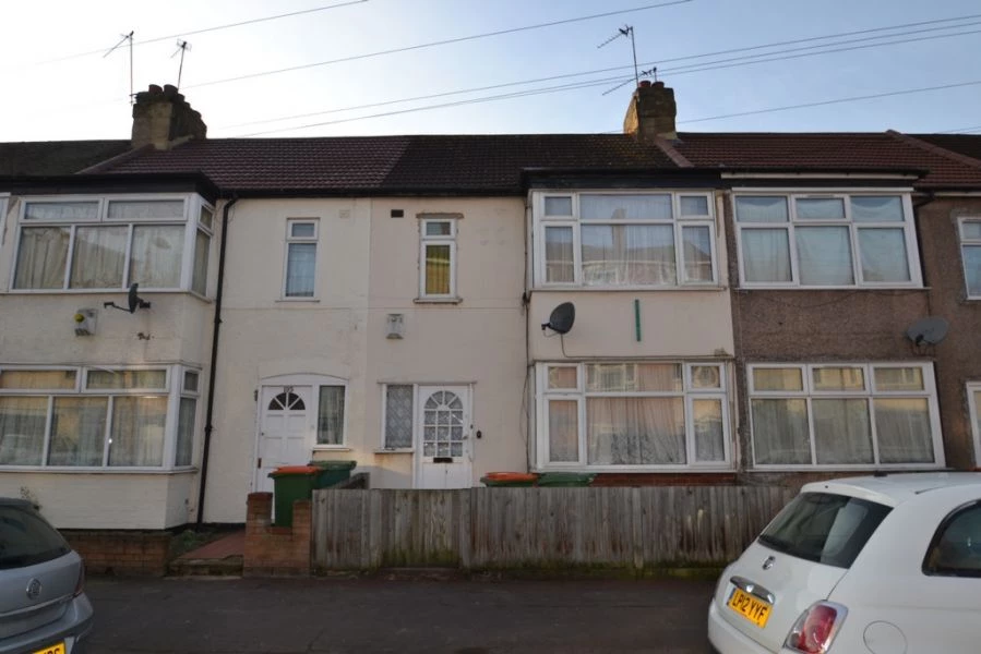3 bedrooms house, 193 Grantham Rd Manor Park London