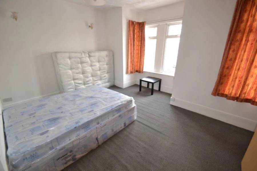 2 bedrooms flat, 47 Rochester Ave Upton Park London