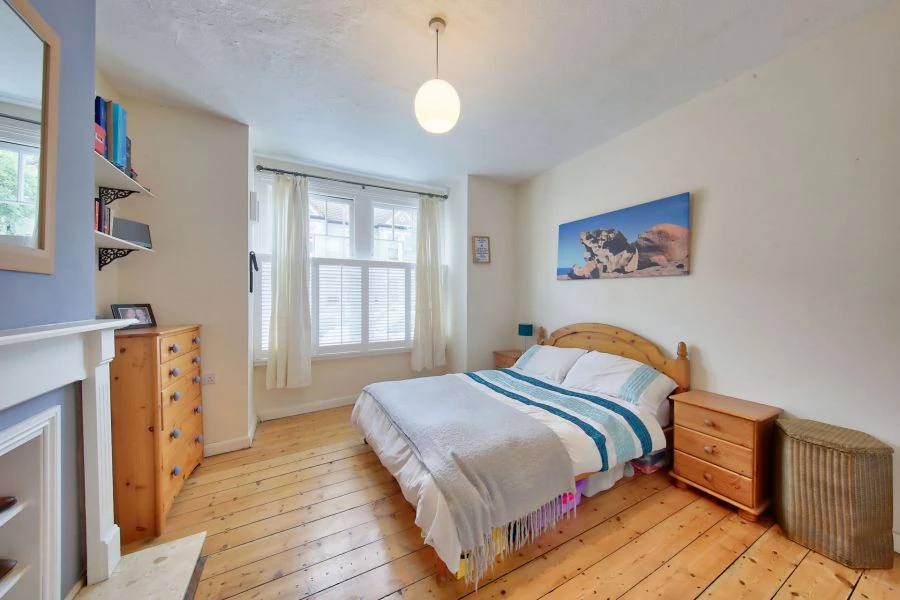 2 bedrooms flat, 13a Delia Street London