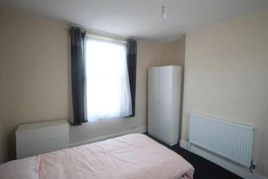 1 bedroom room to let, 53 Castle Road Chatham Chatham Kent