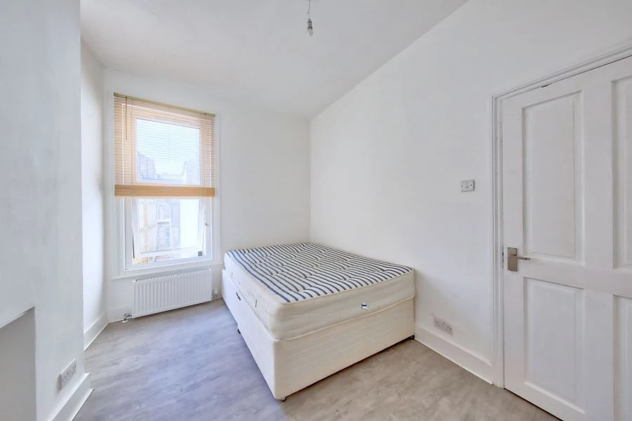1 bedroom flat, 2 Aslett Street Earlsfield