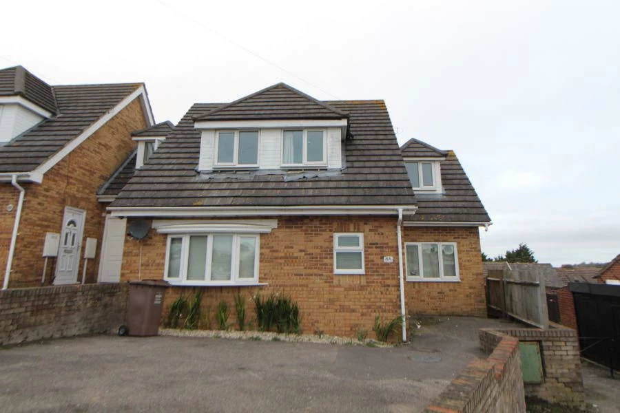 3 bedrooms semi detached, 8a Sailmakers Court Chatham Chatham Kent