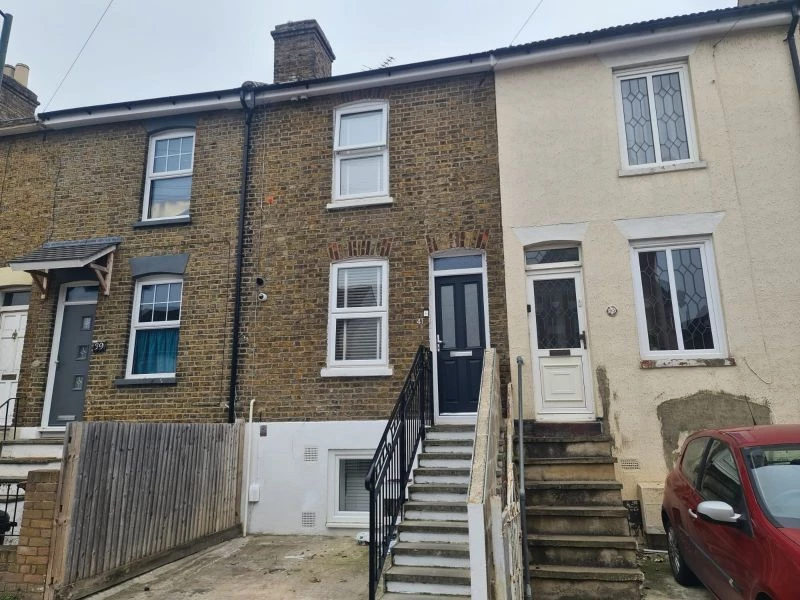 2 bedrooms terraced, 41 Queens Road Chatham Chatham Kent