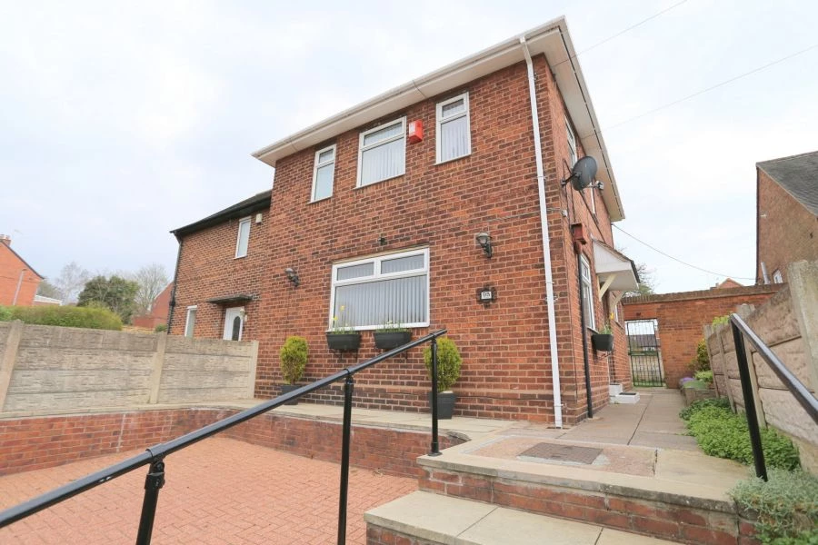3 bedrooms semi detached, 95 Meaford Drive Blurton Stoke on Trent