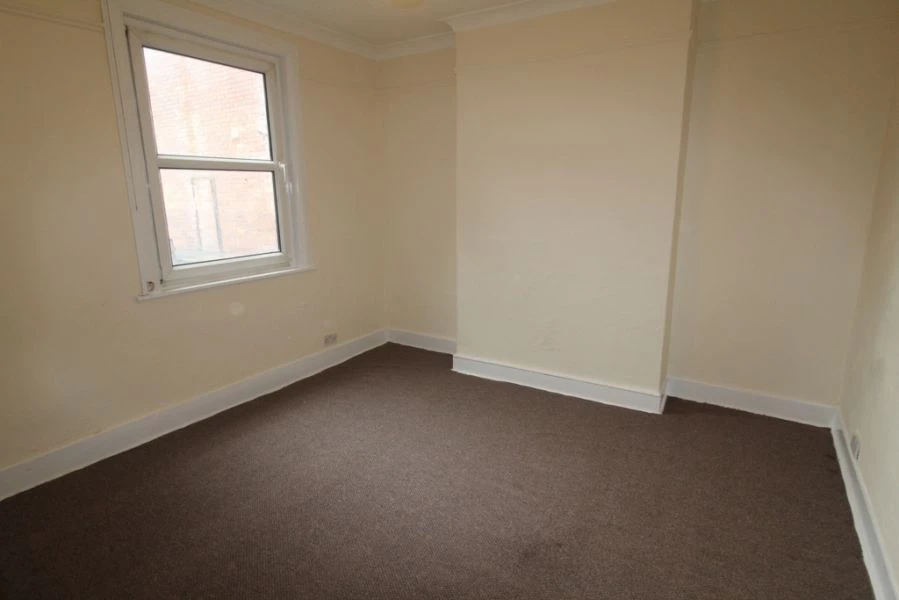 1 bedroom flat, 31 Flat 2 High Street South Norwood London