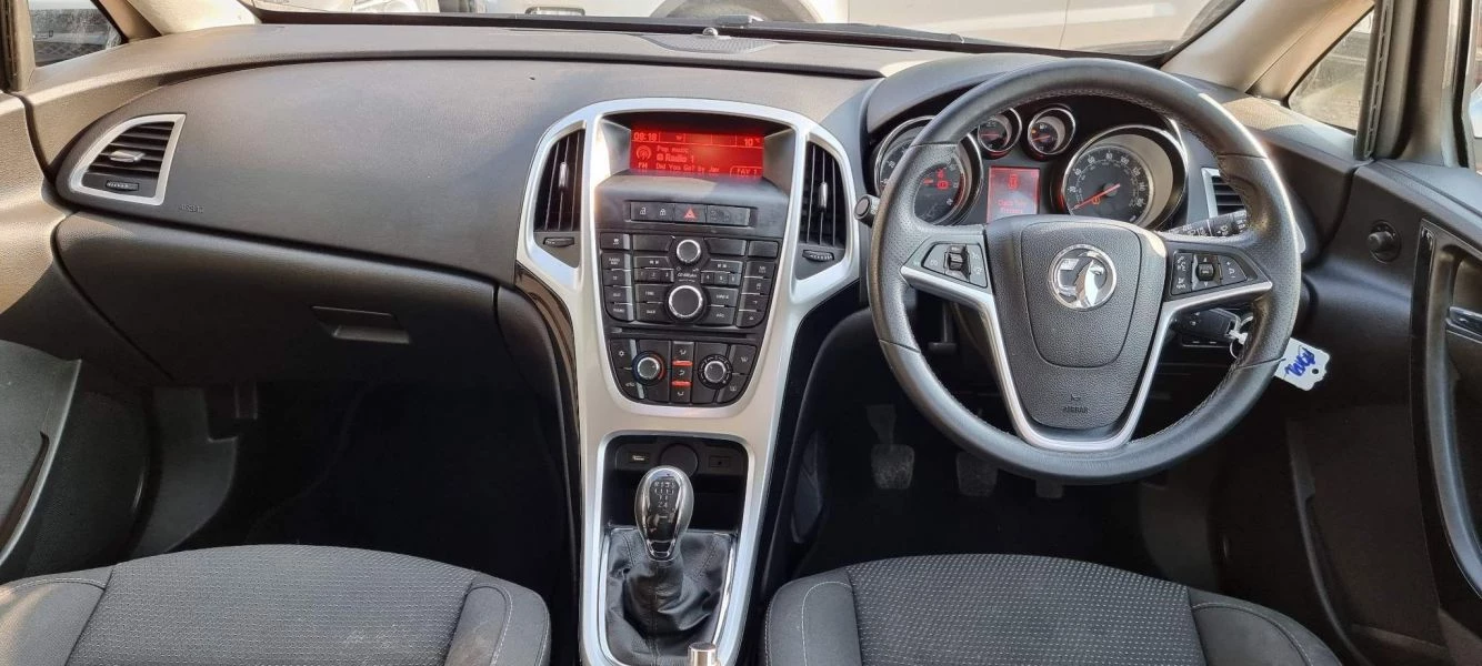 Vauxhall Astra SRI 5-Door 2015