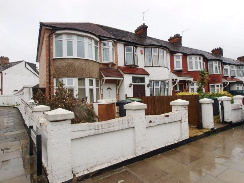 4 bedrooms flat, 224a West Green Road Haringey London