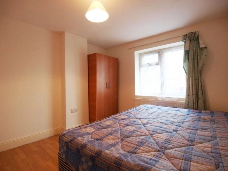 3 bedrooms flat, 180 Flat A Seven Sisters Road Finsbury Park London
