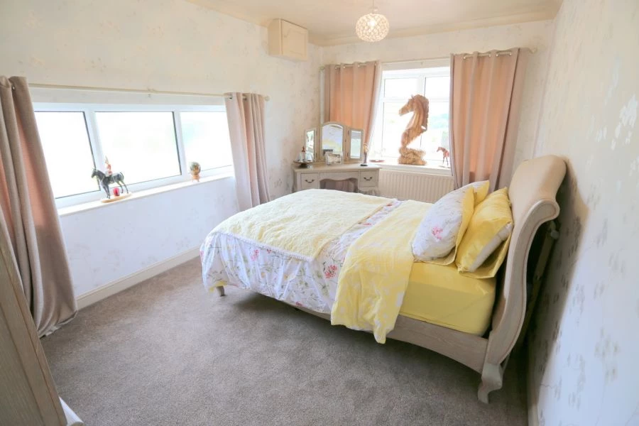 3 bedrooms bungalow, 45 Birkholme Drive Meir Heath Stoke-On-Trent