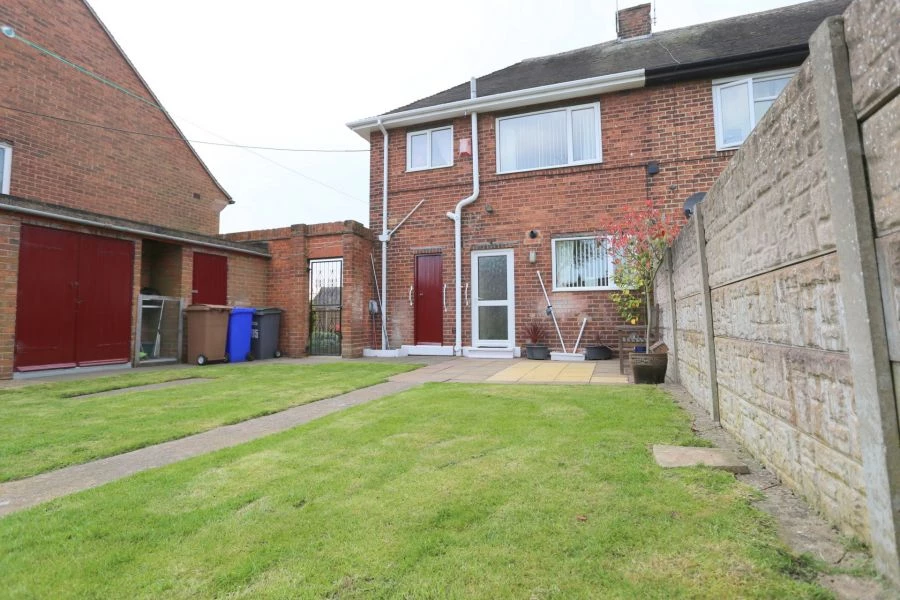 3 bedrooms semi detached, 95 Meaford Drive Blurton Stoke on Trent