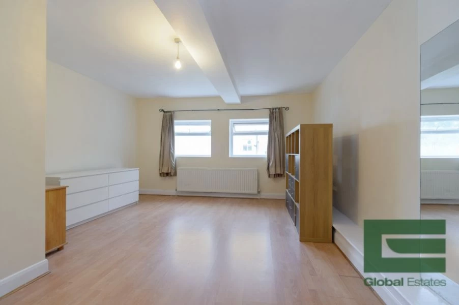 1 bedroom flat, 57a The Broadway London