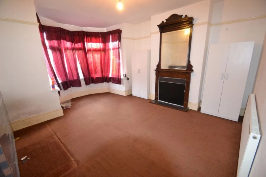 2 bedrooms flat, 47 Aldborough Rd South Seven Kings / Ilford London