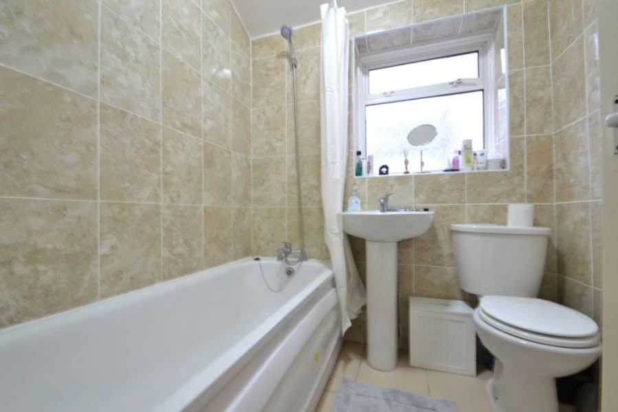 2 bedrooms flat, 79 Rochester Ave Upton Park London