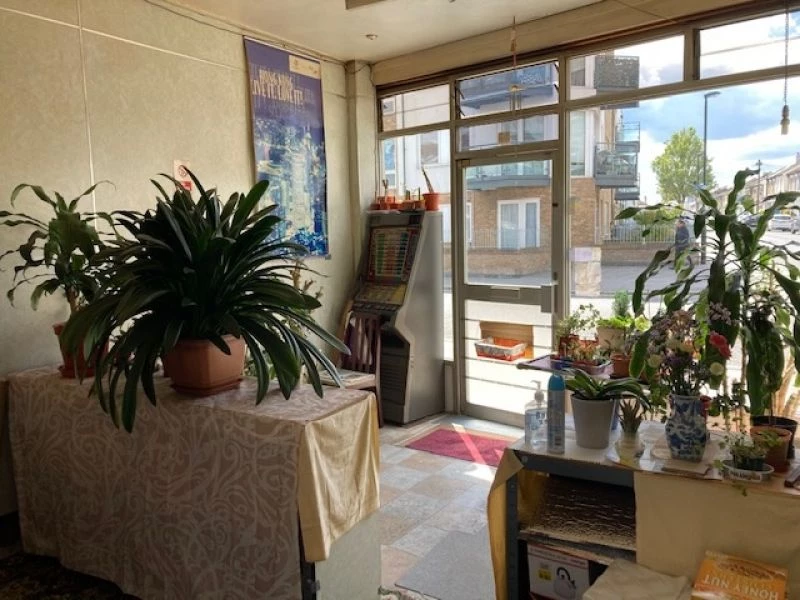 5 bedrooms house, 31 Flats A & B Clifford Rd South Norwood London