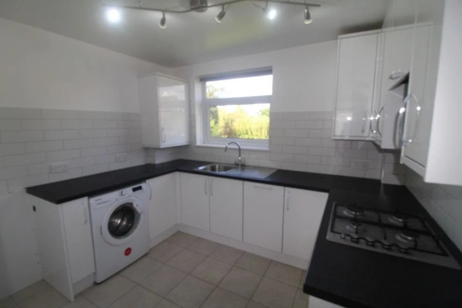 2 bedrooms flat, 22 4 Avenue Road South Norwood London