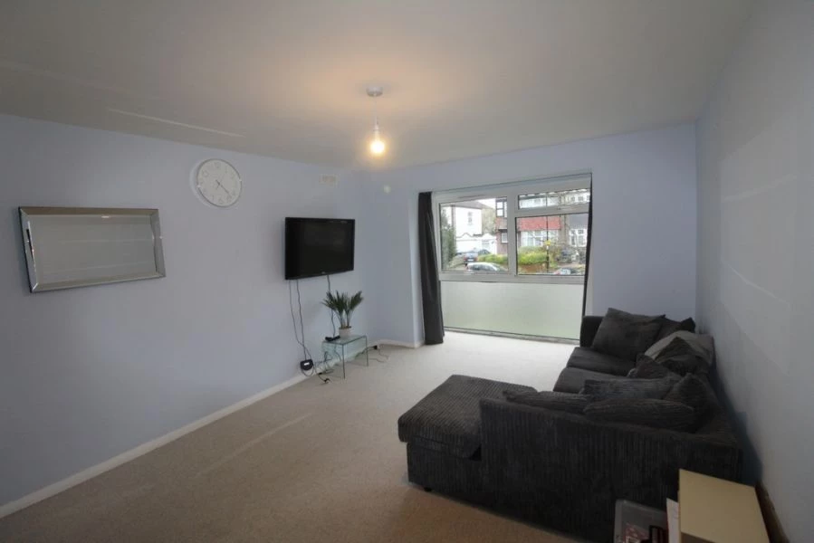 1 bedroom flat, 24 10 Lancaster Road South Norwood London