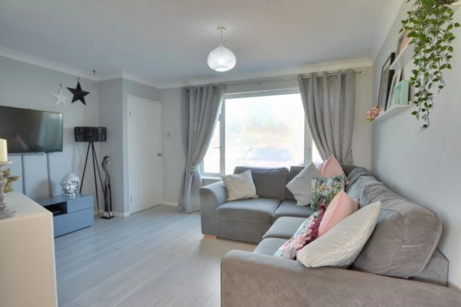 3 bedrooms house, 47 Hollybush Road Northgate Crawley West Sussex
