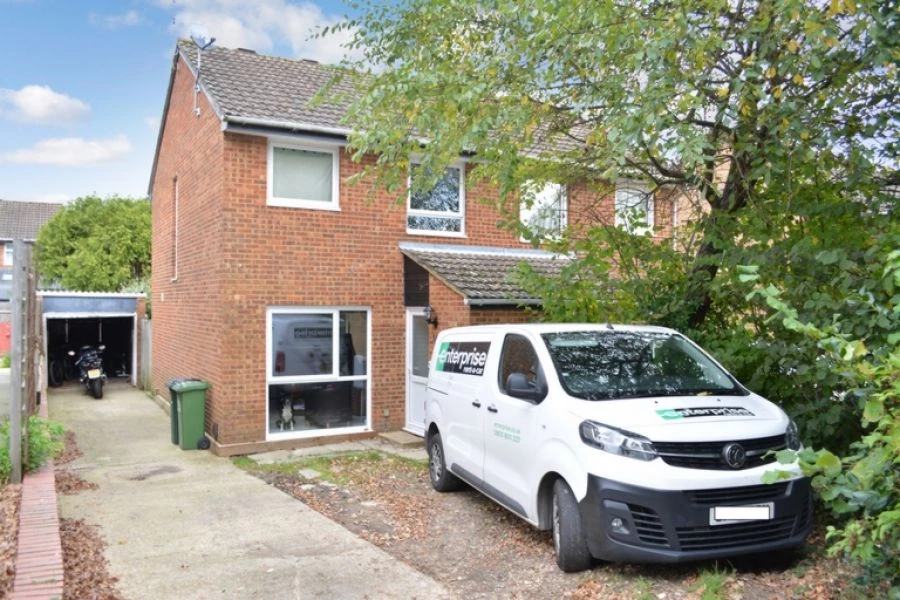3 bedrooms semi detached, 25 The Covey Pound Hill Crawley West Sussex